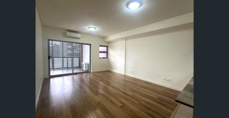 Modern 2 Bedroom Apartment in Prime Location INSP: MON 8/12 12:30pm-12:45pm - Photo 3