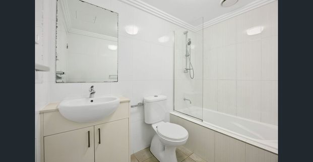 Comfort and convenience in the heart of Brookvale - Photo 1