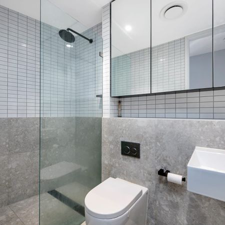 Chic & Spacious Apartment in Boutique Marrickville Complex! - Photo 4