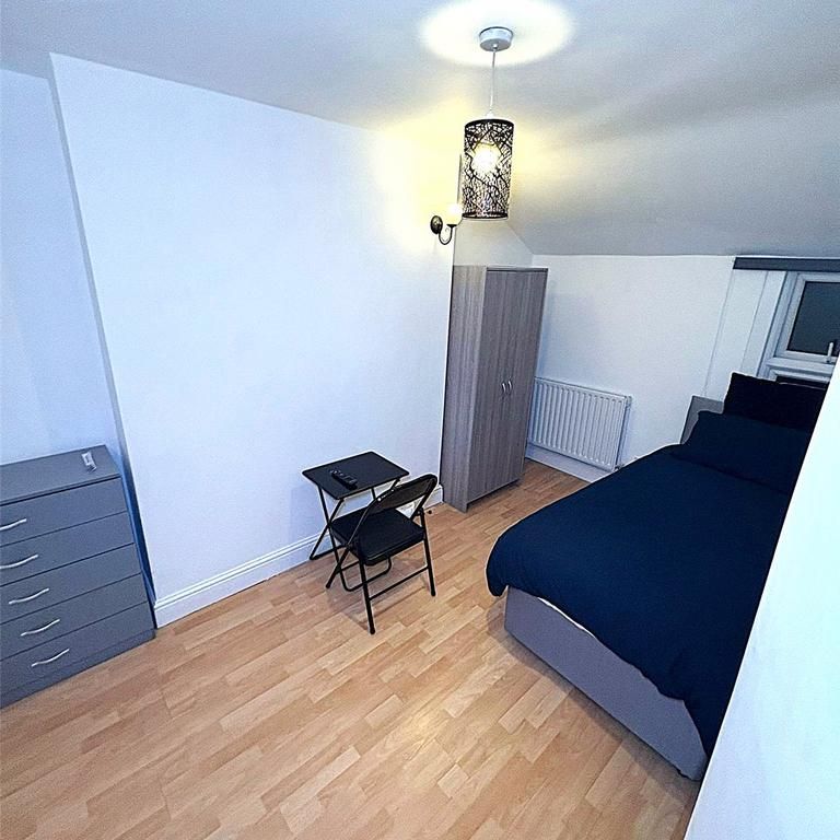1 bedroom in a house share to rent - Photo 1