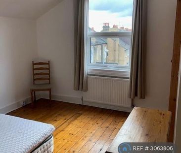 3 bedroom flat to rent - Photo 5