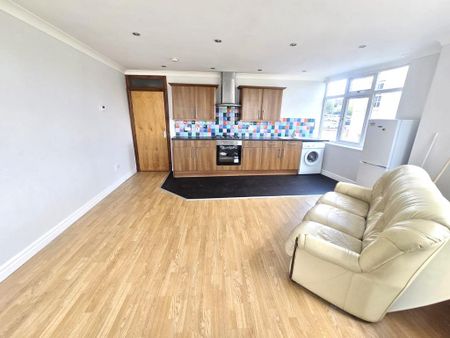 2 bedroom flat to rent - Photo 2