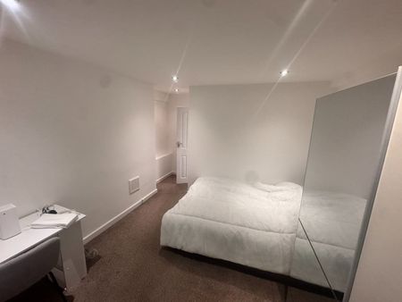 3 Bed Flat, St. John's Court, N4 - Photo 4