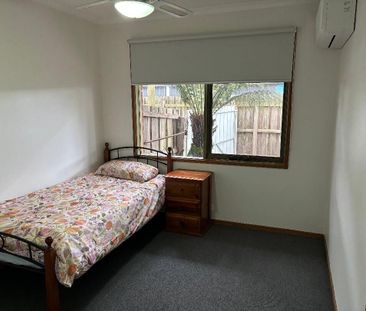 Cranbourne - Photo 2