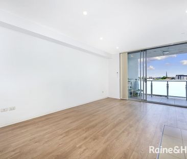 Stylish Urban Apartment in the Heart of Marrickville - Photo 2