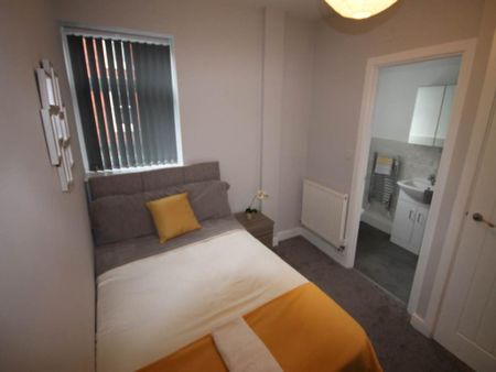 2 bedroom flat to rent - Photo 4