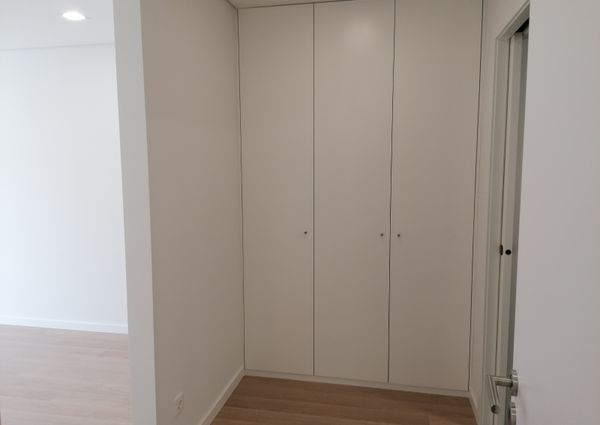 Fantástico Apartamento T2 para Arrendamento na Amadora