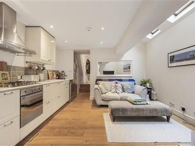 Vicarage Crescent, SW11 - Photo 1