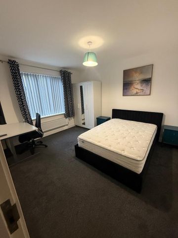 House share to rent - Photo 2