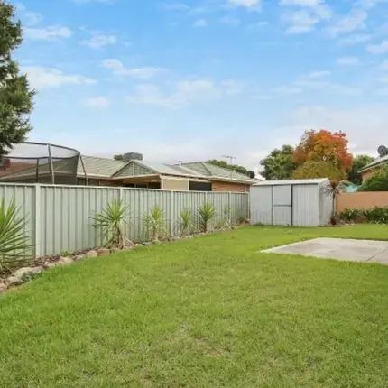 Comfortable Family Living in a Quiet Lavington Location - Photo 3