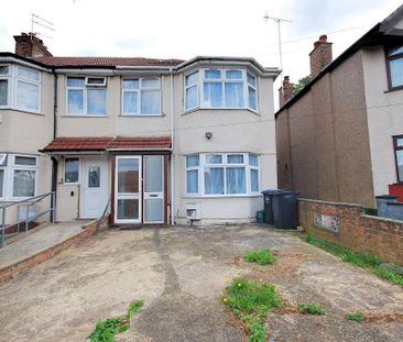 3 bedroom end of terrace house to rent - Photo 4