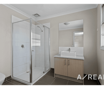 Effortless Luxury & Lifestyle in the Heart of Craigieburn - Photo 4