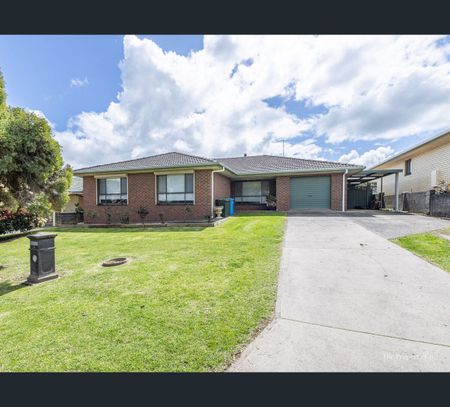 9 Tweed Cresent, Mount Gambier, SA 5290 - Photo 2