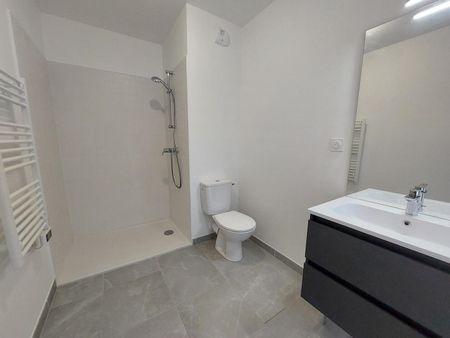 location Appartement T2 DE 44.73m² À TRETS - Photo 3