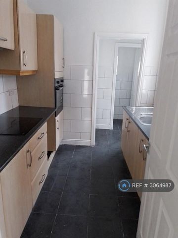 3 bedroom terraced house to rent - Photo 3