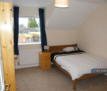 1 bedroom in a house share to rent - Photo 2