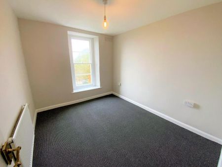 3 bedroom flat to rent - Photo 2