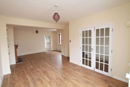 3 bedroom semi-detached house to rent - Photo 3