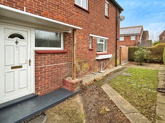 3 bed terraced house to rent in Ross Road, Maidenhead, SL6 - Photo 1