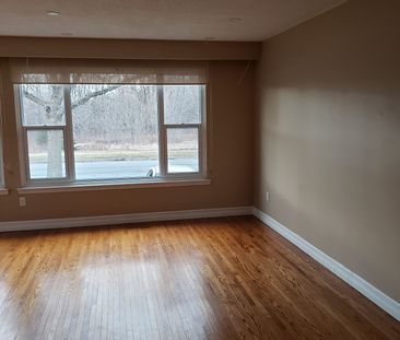 For Lease - 247 Waverly Street, Oshawa, Ontario - Photo 3