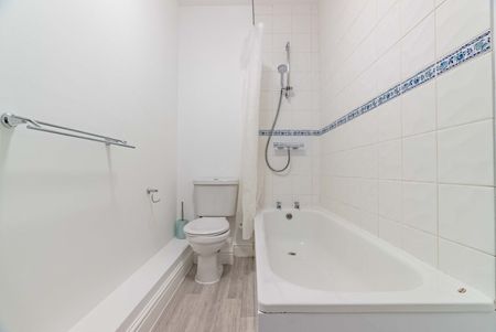 Available unfurnished from 08/12/2025 - Photo 5