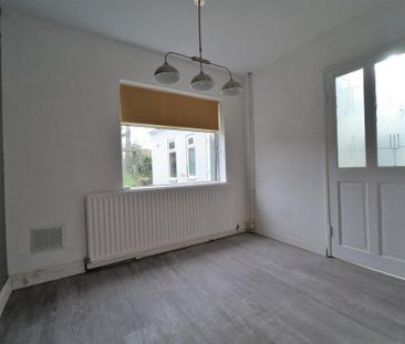 2 bedroom semi-detached house to rent - Photo 6