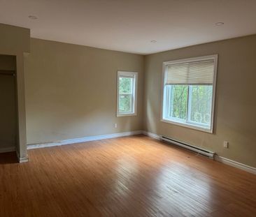 Large Upper Home - Photo 6