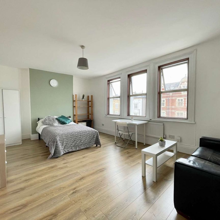 Large Room Available - N4 - Finsbury Park - Photo 1