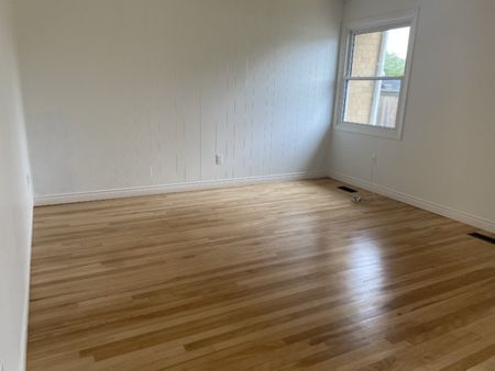 45 Strath Lane – BEAUTIFULLY MAINTAINED 3 BR 1 BATH DARTMOUTH RENTAL AVAILABLE MARCH 1ST - Photo 2