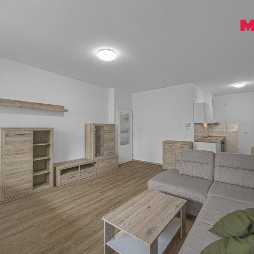 Pronájem bytu 2+kk 55 m², nábřeží Závodu míru 2739, Pardubice Zelené Předměstí - Photo 1