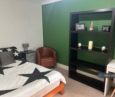 1 bedroom in a house share to rent - Photo 3