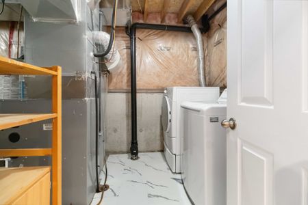 For Lease - 2466 Newcastle Crescent, Oakville, Ontario - Photo 2