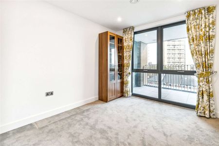 A modern two bedroom flat located in a new apartment block just moments from Clapham Common. - Photo 5