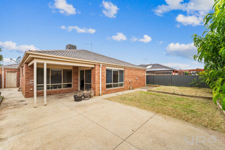 15 Cardinia Grove, Manor Lakes - Photo 3