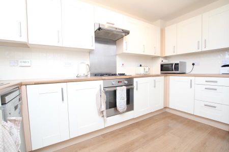 3 bedroom terraced house to rent - Photo 5