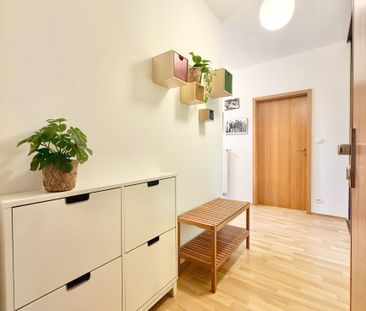 Prenájom - zariadený 3i byt s loggiou a PS, výhľad na Kamzík – Fotografia 3