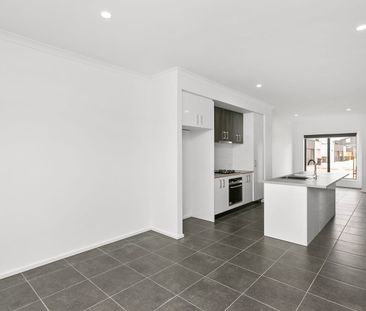 Modern and Stylish 3-Bedroom Townhouse - Photo 1