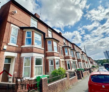 5 Bedroom Mid Terraced House - Photo 2