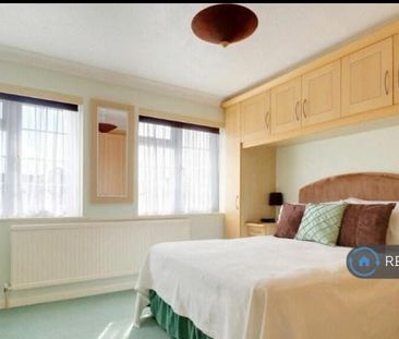 3 bedroom terraced house to rent - Photo 5