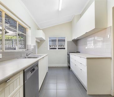 Spacious family home in the heart of Oakleigh! - Photo 2