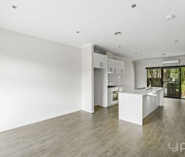 Stylish & Contemporary Townhouse in Prime Werribee Location - Photo 5