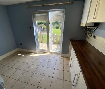 3 bedroom semi-detached house to rent - Photo 6