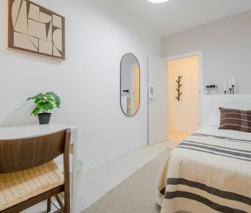 Plaza de Santa Teresita, Madrid, Community of Madrid 28011 - Photo 2