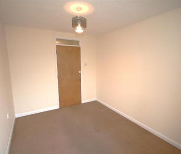 3 bedroom end of terrace house to rent - Photo 4