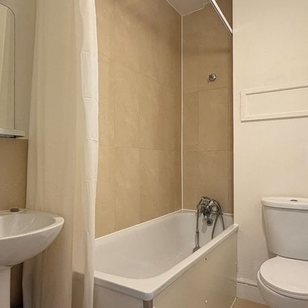 1 Bed Flat, Ladbroke Crescent, W11 - Photo 4