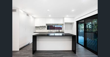 NEWLY RENOVATED FAMILY HOME - Photo 4