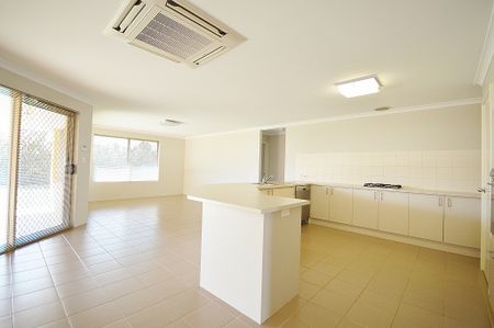 17 Grandis Drive, Baldivis WA 6171 - Photo 5