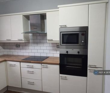 2 bedroom end of terrace house to rent - Photo 2