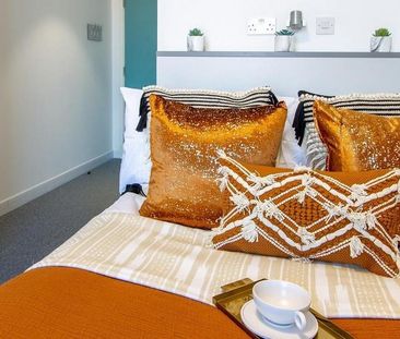 1 bedroom in a flat share to rent - Photo 2
