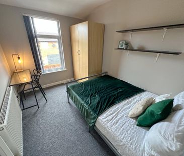 4 bedroom terraced house to rent - Photo 4